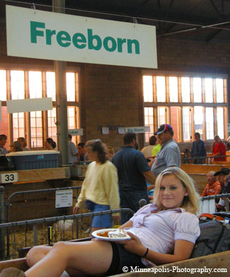 Lunch in the livestock barn, State Fair